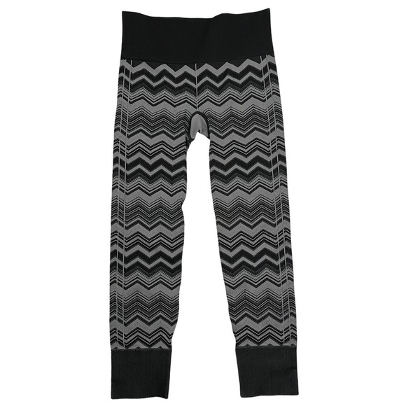 LULULEMON Ebb to Street Seamless Cropped 26" Leggings in black & grey Chevron - Picture 9 of 12